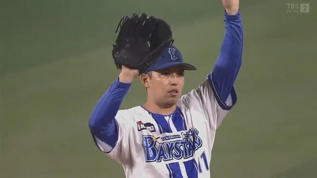 【DeNA対巨人24回戦】ＤｅＮＡ・東が緊急降板　ベンチに異変を合図　トレーナーとともにベンチ裏へ下がる