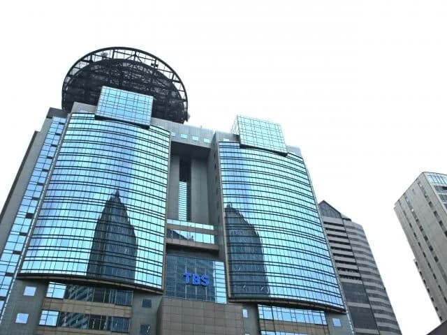 ＴＢＳＨＤ、今期純利益525億円に上方修正　有価証券売却益計上