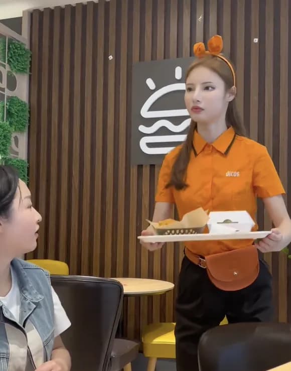 【動画】中国のハンバーガーショップ、ロボット店員が働き始めるｗｗｗｗｗｗｗｗｗ