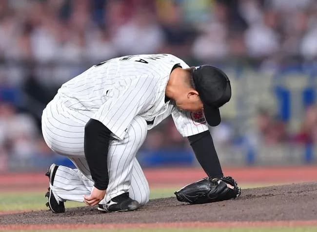 ロッテ美馬、右肘腱断裂で末梢。手術へ