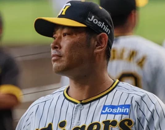 引退を表明してる原口文仁、9回表にキャッチャーとして守備位置に！！！ただし岩貞四球