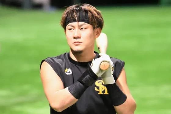 牧原 大成  .301  5本  49打点  12盗塁 育成5位 あと3打席で規定打席首位打者