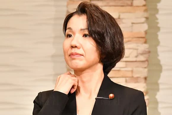 【悲報】参政党・豊田真由子、またもパワハラが発覚「激高して網タイツを投げつける」