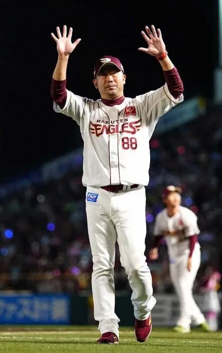 楽天の石井一久GMが三木監督の来季続投を明言「監督と今日、話して、じゃあ来年もお願いしますねって…」