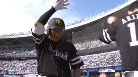 柳田悠岐が先頭打者ホームランで先制！！