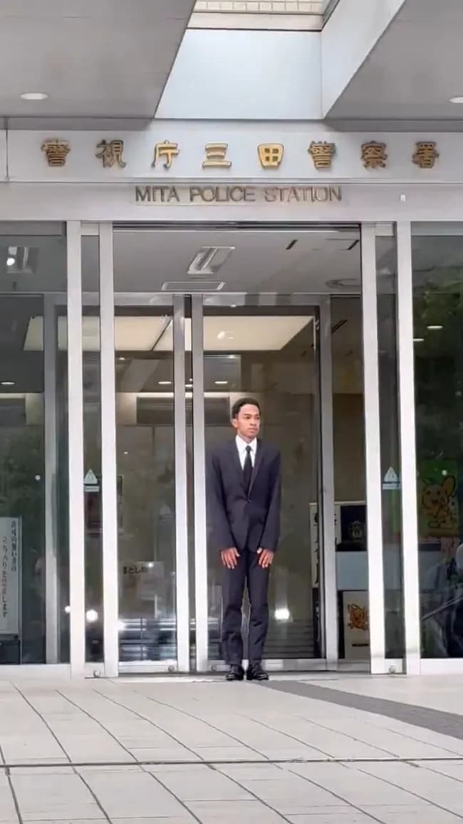 【動画】草間リチャード敬太の釈放謝罪、自動ドアが閉まったり閉まったり開いたり閉まったり開いたりする