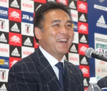 【悲報】JFAのお偉いさん、フランスへの機内で卑猥な画像を見ていて逮捕ｗｗｗｗｗｗｗ