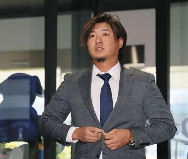 中日・佐藤龍世、移籍から4ヶ月でスピード戦力外ｗｗｗｗ