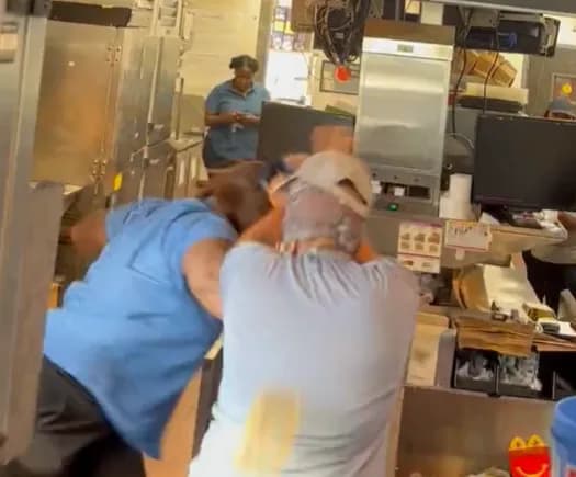 【動画】　マクドナルドの店員がガチンコファイトｗｗｗｗｗｗｗｗｗ