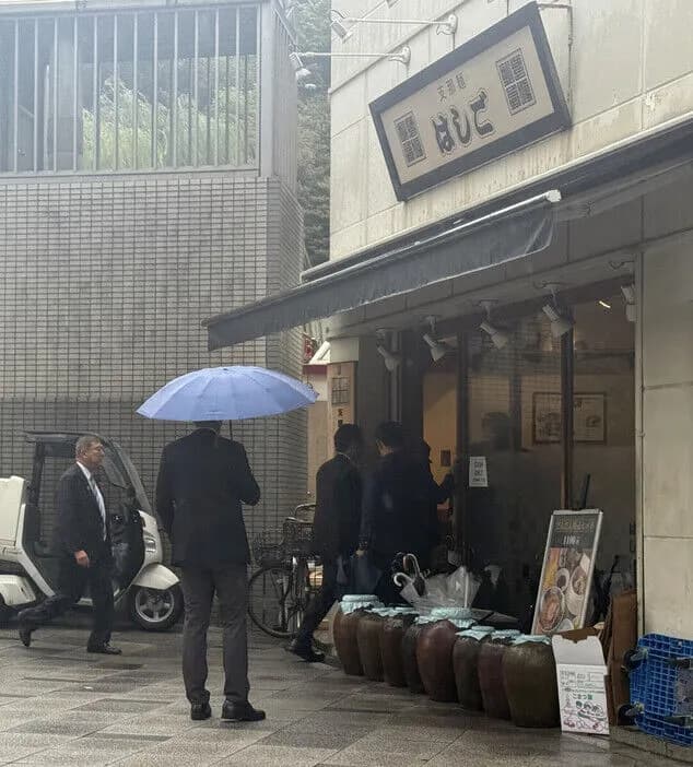 【朗報】石破首相、ラーメン食べる