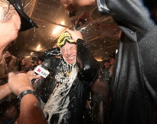 【ソフトバンク】ホークスCS突破時はビールでなく〝シャンパンファイト〟に　アサヒピール・サイバー攻撃の影響で