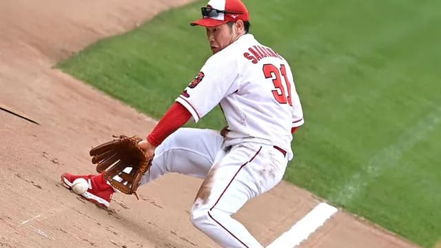 カープ坂倉将吾がサード＆外野手に再挑戦！新井監督がコンバート案語る