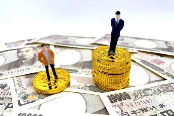 【悲報】24卒コンサルの新卒社会人さん「低学歴って実社会では高学歴より優秀と思い込んでるよな」