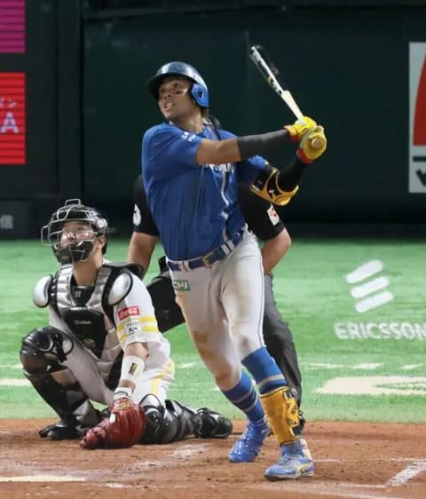 日本ハム・水谷瞬、右翼ポール直撃弾でマルタイ棒ラーメン1年分ゲット「グルテンフリーをしていますが、気持ちは美味しくいただきます」