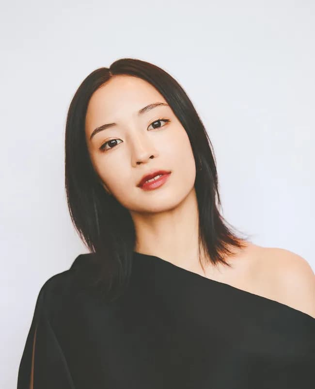 【悲報】広瀬すずさん(27)、なぜか辛気臭い映画にしか出なくなる