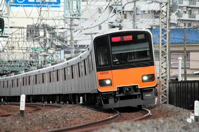 クレーマー「いやぁぁぁぁぁぁ！運転士が運転中に煙草を吸ってるの～」