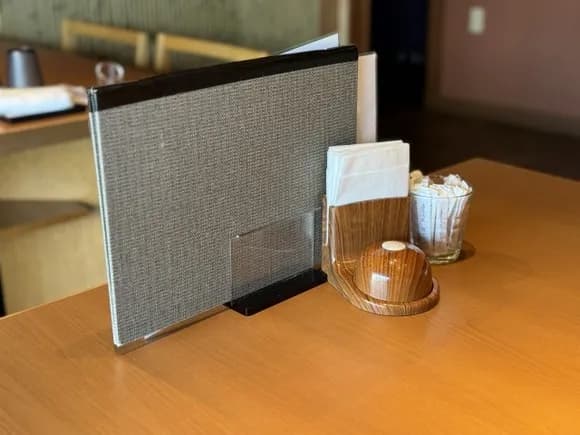 【悲報】若者「スマホのなかった時代って注文したメニューが届くまで何して待ってたの？」ｗｗｗｗｗｗ