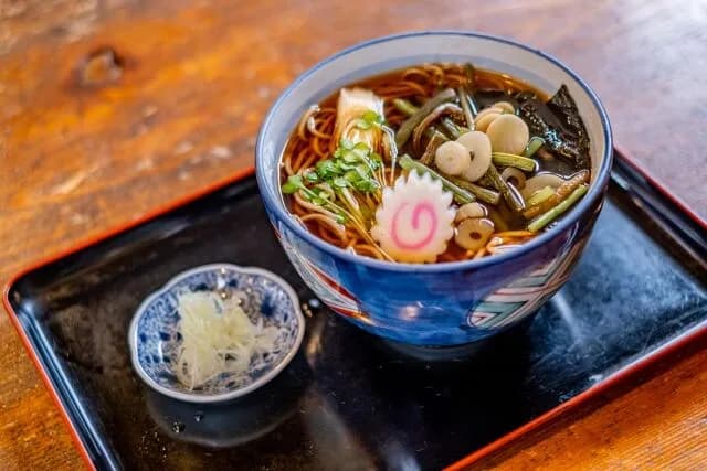 山菜そばに入ってる謎の茎あるでしょ？