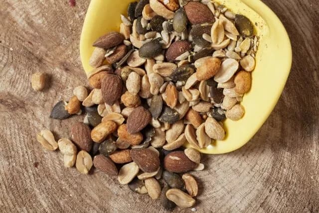 ミックスナッツ「おまえナッツじゃなくね？」