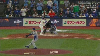 【WS第1戦】ブルージェイズ、４回裏無死一塁からバーショの２ランホームランで同点に追いつく！！！！！