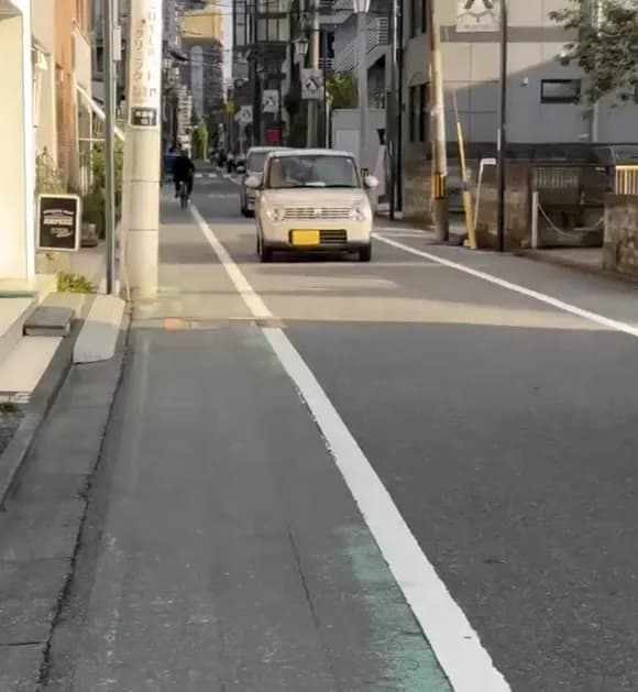 【動画】男女どっちが悪いのか賛否両論の交通事故が発見されるｗｗｗｗｗｗｗｗ