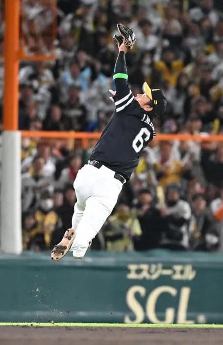 ソフトバンク今宮健太が右かかと痛で別メニュー調整 前夜超ファインプレーも着地時痛める