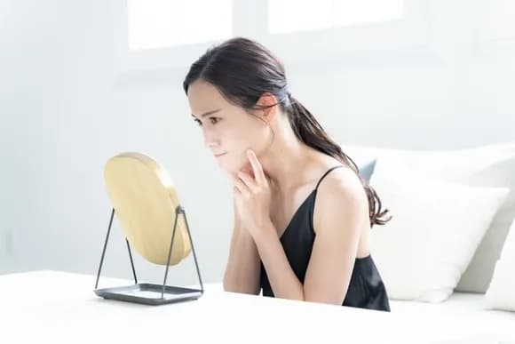 【悲報】AI「肌質や髪質などはほぼ生まれつきで決まるのに化粧水や育毛剤、食生活などの話は半分詐欺」←これ・・・・