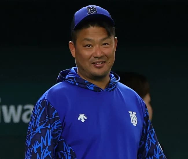「男・村田」DeNA・村田野手コーチが2軍監督就任へ 異例の転身桑原2 軍監督はスタッフに復職