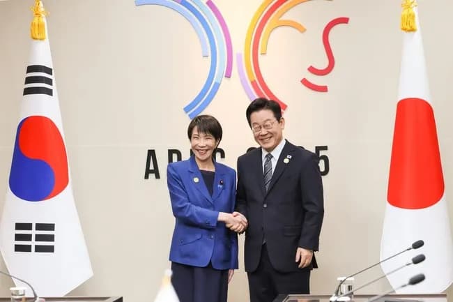 【朗報】高市早苗さん、韓国大統領とも満面の笑みでツーショットｗｗｗｗ