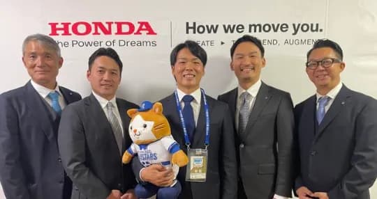 DeNA、ドラ4片山皓心選手に指名挨拶！　河野スカウト、スターマンを猛烈アピール「見えるようにしてきたから」
