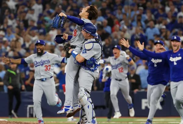 山本由伸、ロサンゼルスの英雄となる　ドジャース史上初のワールドシリーズ連覇達成