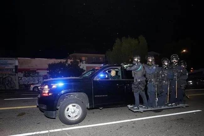 【MLB】ドジャースの優勝で地元ファンが暴徒化…　350～400人の群衆が破壊行為　市長「容赦しない」　警察は催涙ガスで反撃