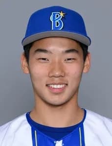 「森さんくださいよ」DeNA田内選手、森敬斗選手へグラブをおねだりし譲り受けニッコリ