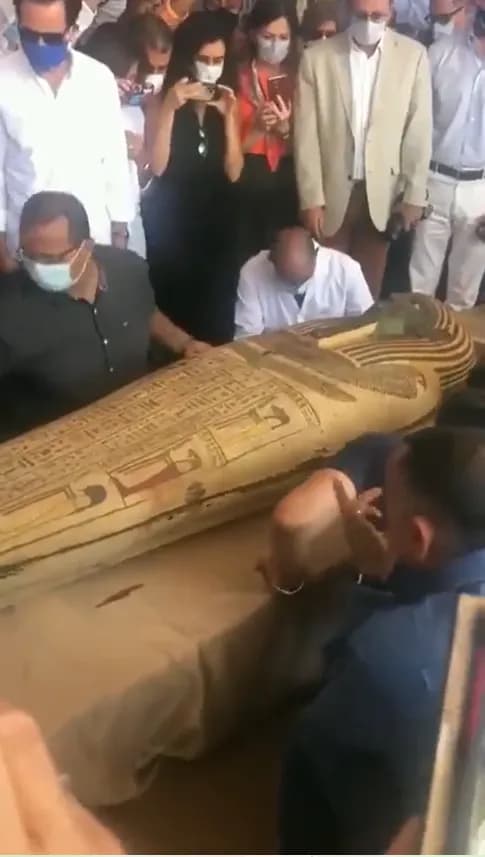 【動画】　古代エジプトの棺、2500年ぶりに開封されるｗｗｗｗｗｗｗｗｗｗｗｗ