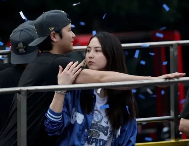 【画像】大谷翔平さん、公衆の面前で真美子にデレデレ姿を晒してしまうｗｗｗｗｗｗｗｗｗ