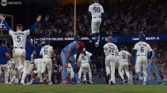 【画像】ムーキー・ベッツさん、ワールドシリーズ2連覇で天に召される