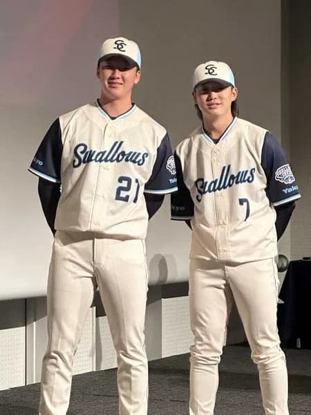 【画像】来季のヤクルトのユニフォーム、レトロでカワイイ