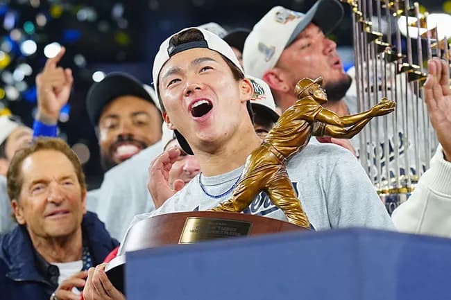 山本由伸のユニホームが「オオタニよりも売れている…」　山本の巨大ポスターもLAに誕生　一躍『時の人』に