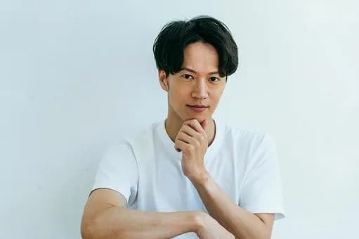 【悲報】イケメン「顔が良いと大変。好きでもない人に絡まれるのは疲れるだけでいいことない。普通が一番」