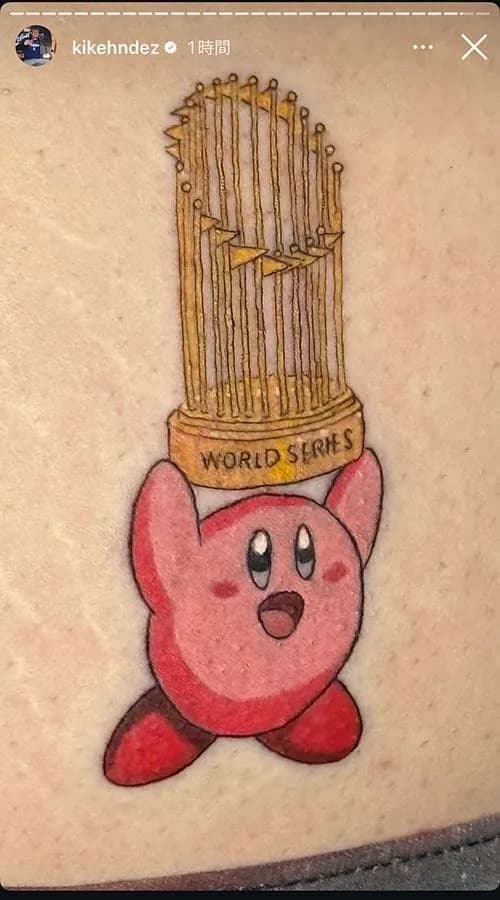 【画像】ドジャースのカービー・イエーツ投手、尻にカービィのタトゥーを入れる