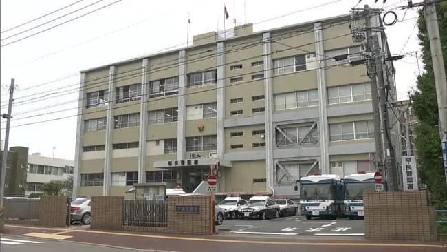 【悲報】ババァ客「どっちの饅頭がいい？」　バイト「どっちでも」→暴行で逮捕
