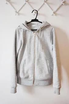 【疑問】パーカーって何歳まで着てもええんや？ｗｗｗｗｗｗｗｗｗｗｗｗｗｗｗｗ