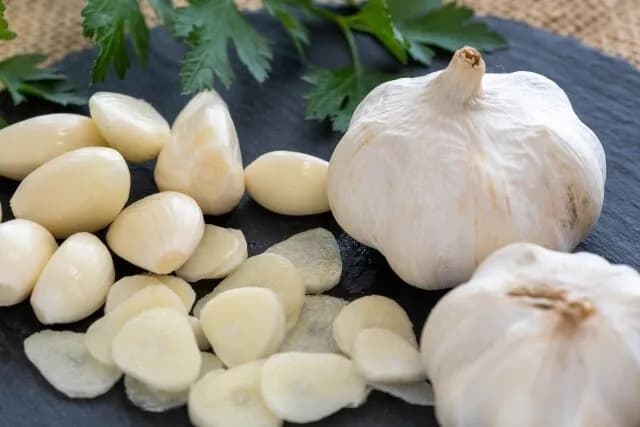 なんかニンニクって市民権得てるけど普通に不味いよな…？