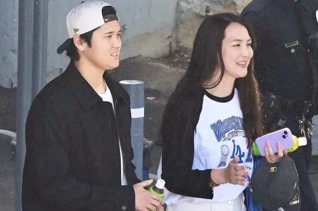 《なぜ真美子さんにキスしないのか》大谷翔平、MVP受賞の瞬間に見せた動きに海外ファンが違和感を持つ理由【海外メディアが指摘】