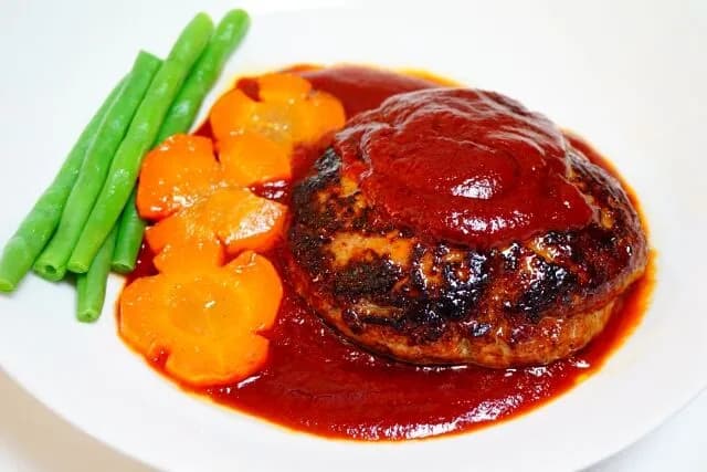 ハンバーグにケチャップ←わかる、ステーキにケチャップ←？？？