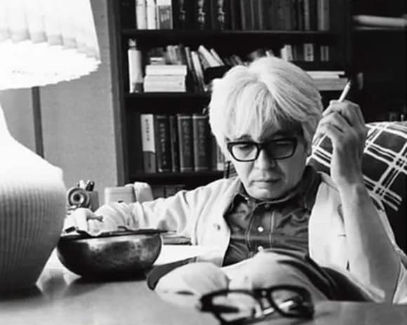 【悲報】司馬遼太郎「歴史の資料って創られたものばっかだから自分が多少脚色しても問題はない」