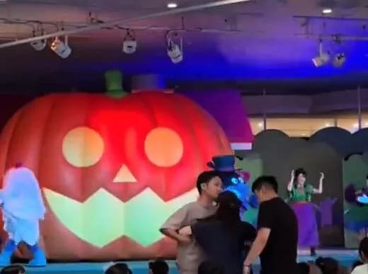 アンパンマンミュージアムでパパさん同士がブレイキングダウンする