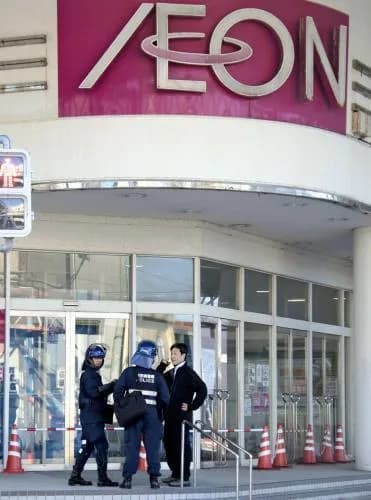 【朗報】秋田県の職員、吹き矢で熊を捕獲wwwww