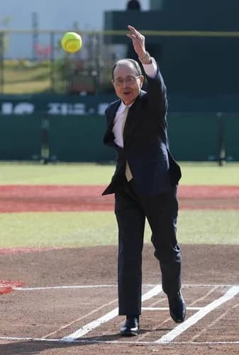 王貞治氏が巨人・阿部監督へエール「勝負の世界は勝ちゃいい」「勝ったらなんだかんだ言われることもない」