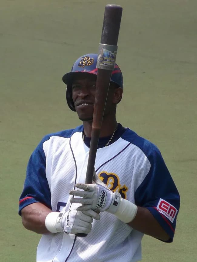 謎の男「暗黒オリックスの助っ人外国人、5人答えよ」名倉「ほんまごめん」